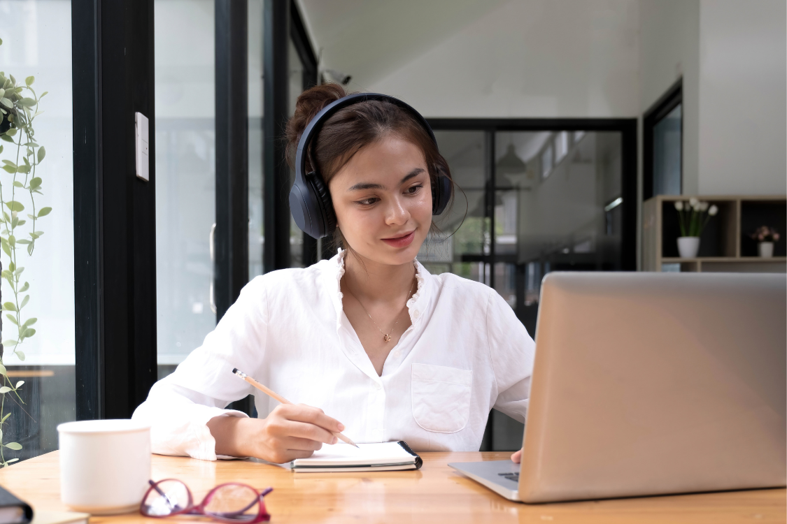 Filipino virtual assistant wearing headphones during an online onboarding session