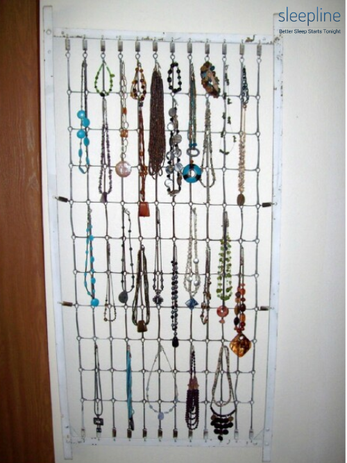 Box spring jewelry organizer