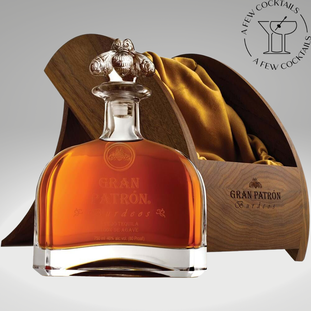 Gran Patrón Burdeos, Crystal Bottle, Handsome rounded display case