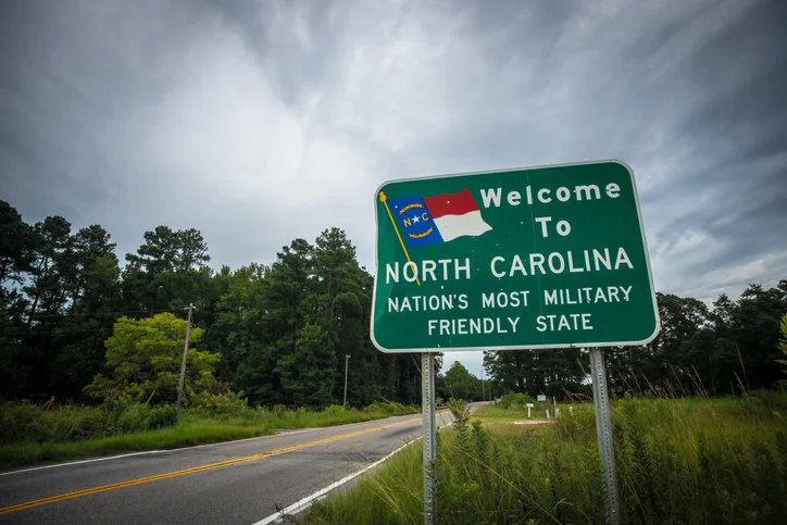 Road sign with welcome to North Carolina inscription
