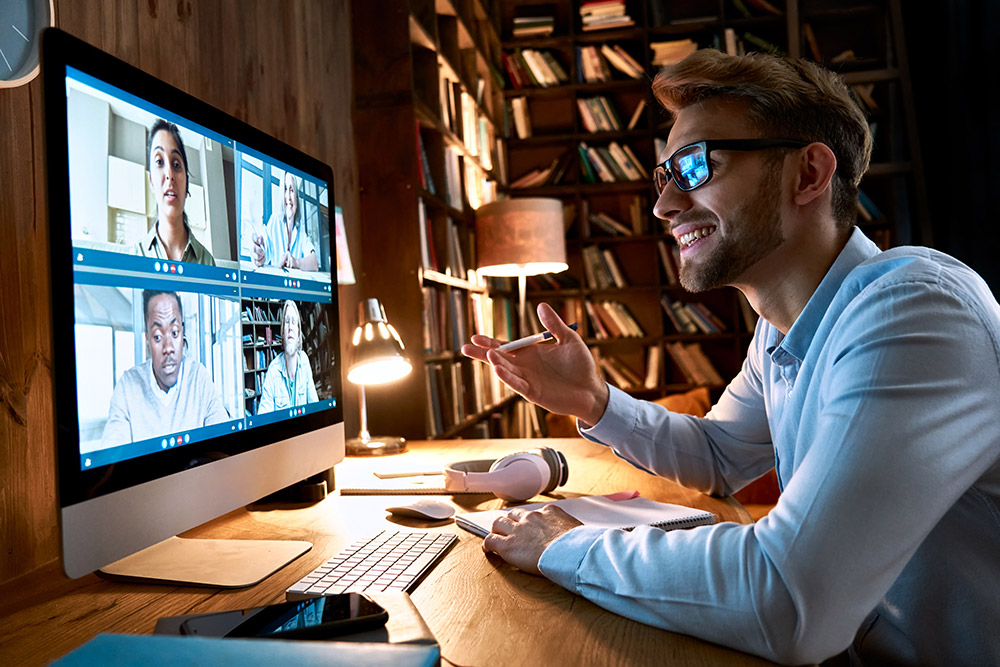 Nos offres d'emploi aux community managers se font souvent par visio conférence