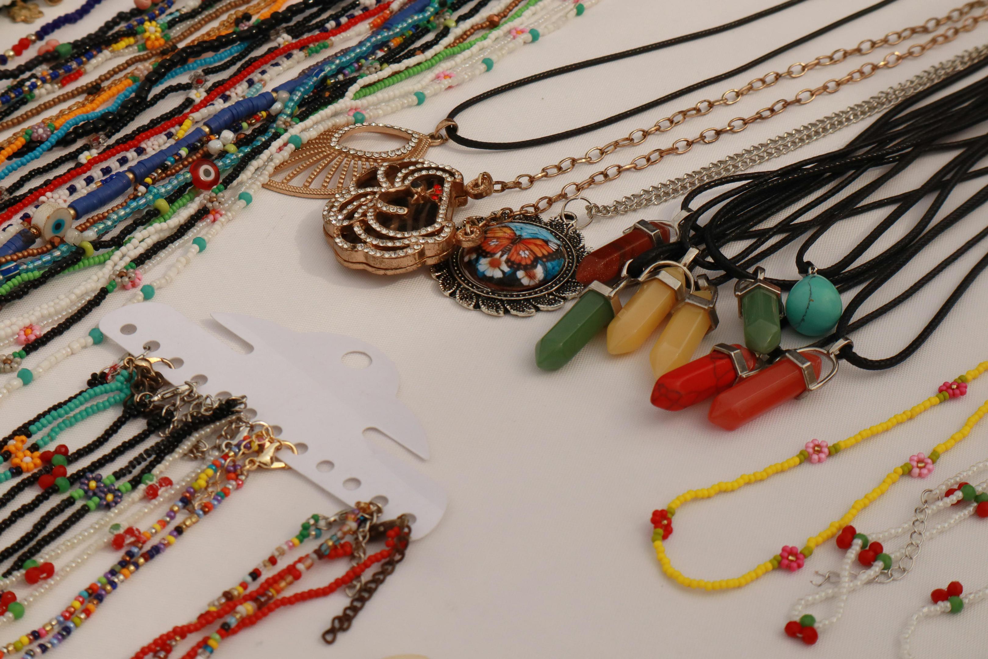 Different types of pendant necklaces 