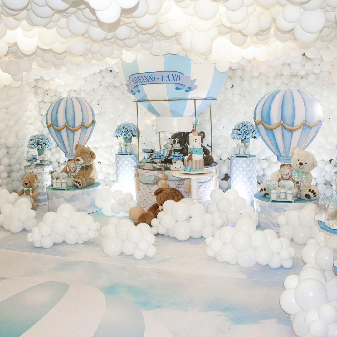 Unique baby shower theme with hot air balloons and teddy bears