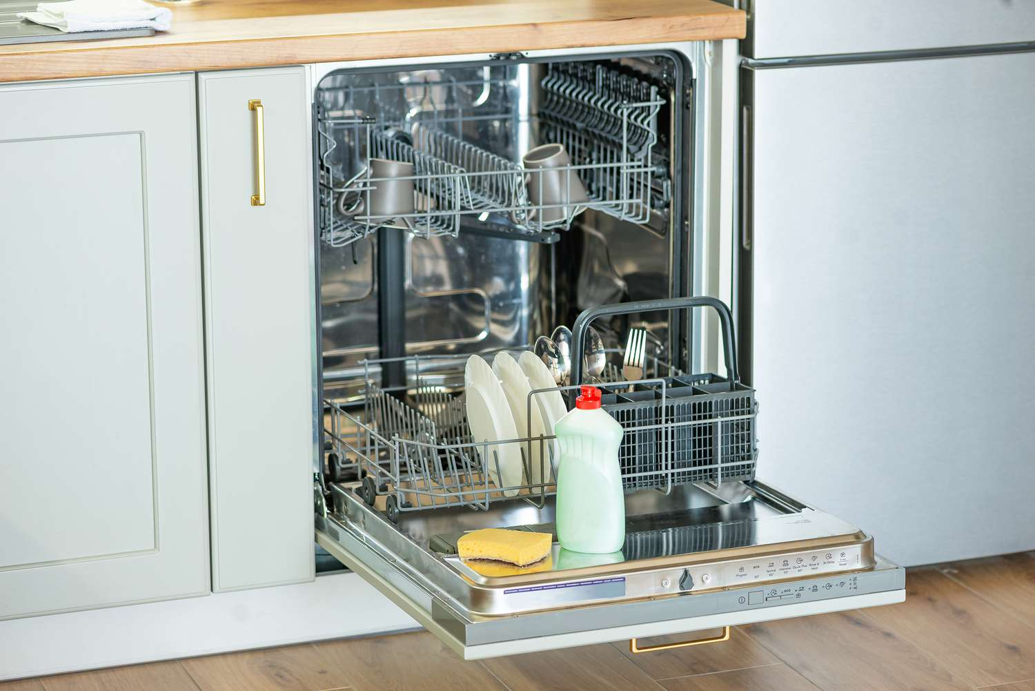 Keep your dishwasher sparkling clean!