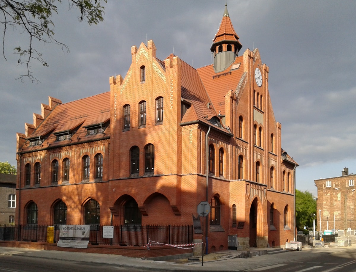 Muzeum Powstań Śląskich w mieście Świętochłowice. Źródło: https://commons.wikimedia.org/wiki/File:Muzeum_Powsta%C5%84_%C5%9Al%C4%85skich_SW.jpg