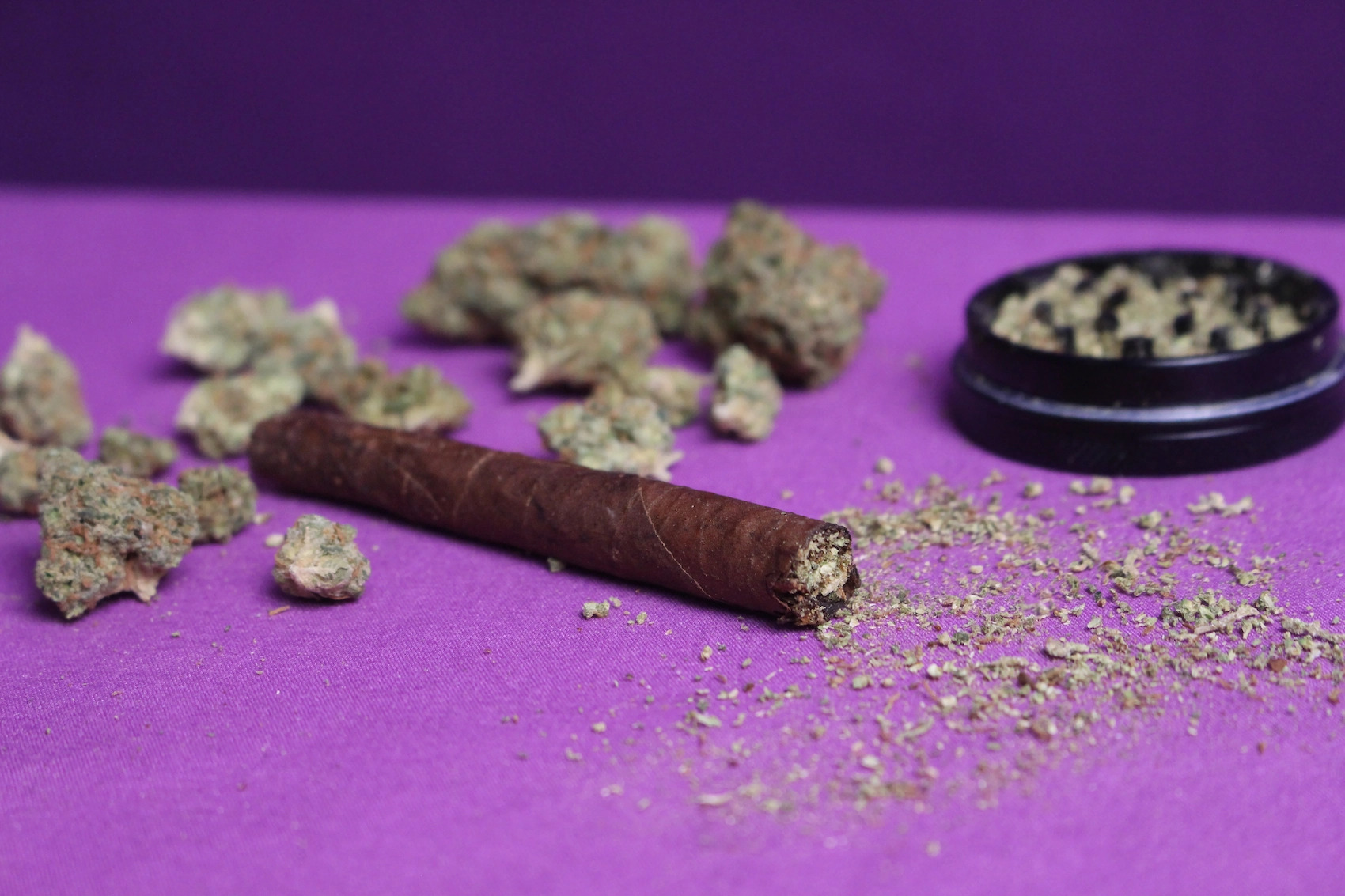 How to Roll a Backwood Blunt