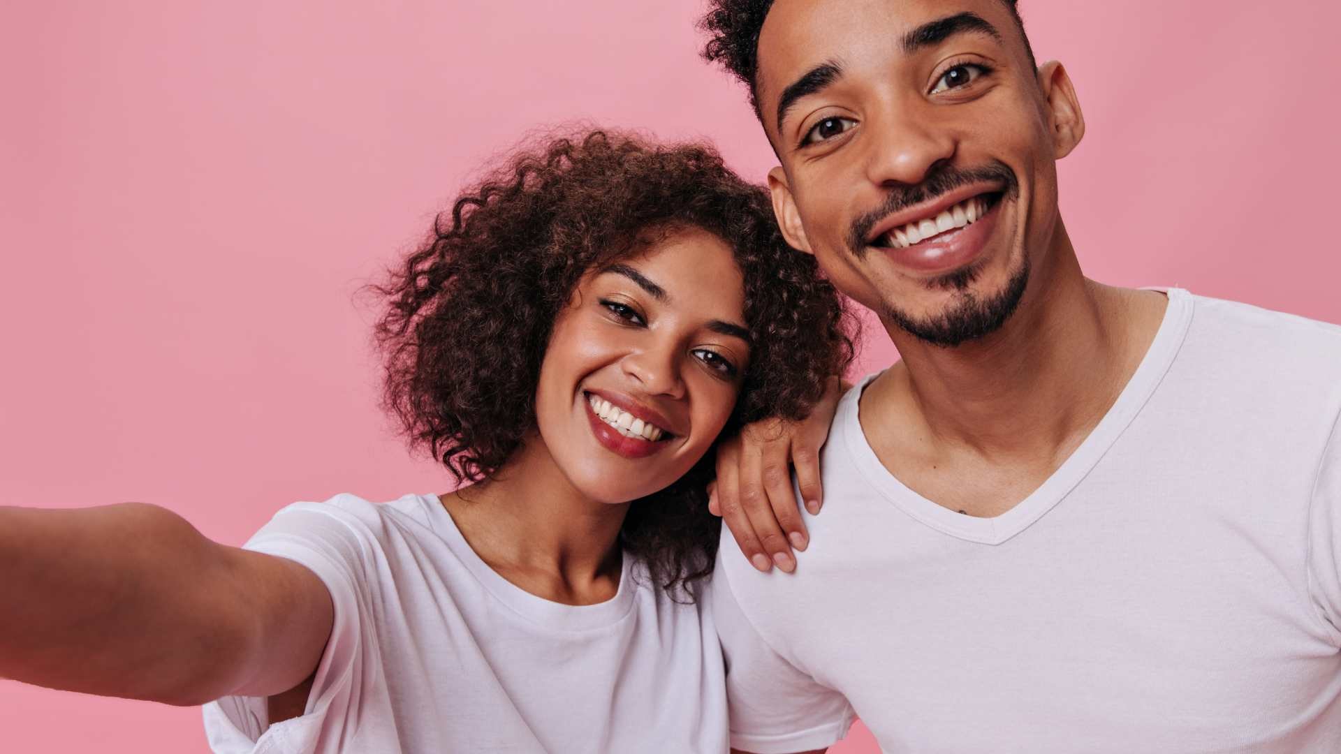 Top 10 Probiotics in South Africa - The Good Stuff highlighting a happy couple dressed in white, smiling against a pink backdrop.