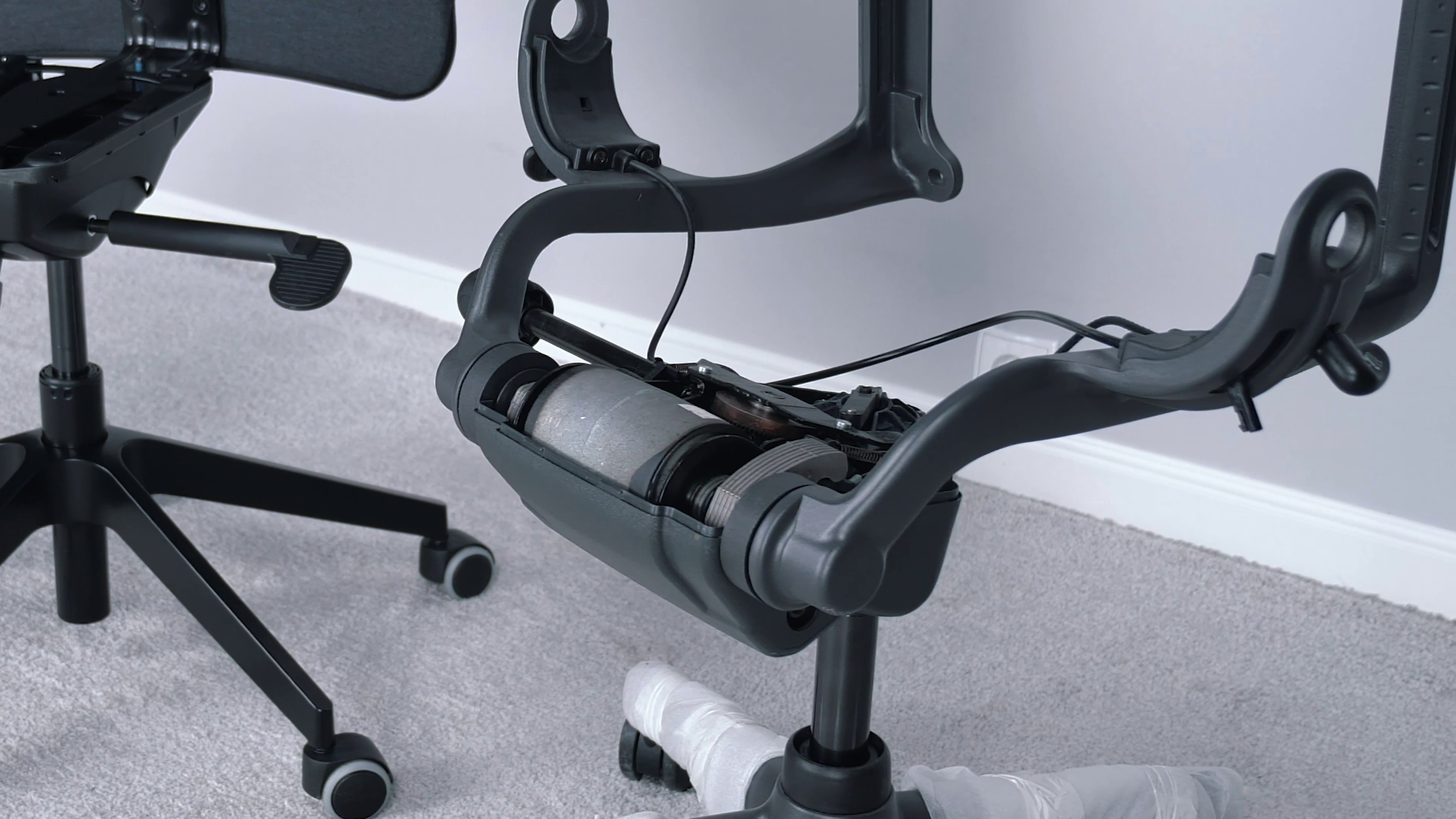 Czy warto kupić używany fotel biurowy? Największe fakty i najgroźniejsze mity 10 Zaawansowany mechanizm w używanych fotelach premium. Źródło: Brastech