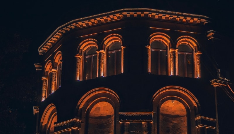 Outdoor lighting in building with responsible energy savings