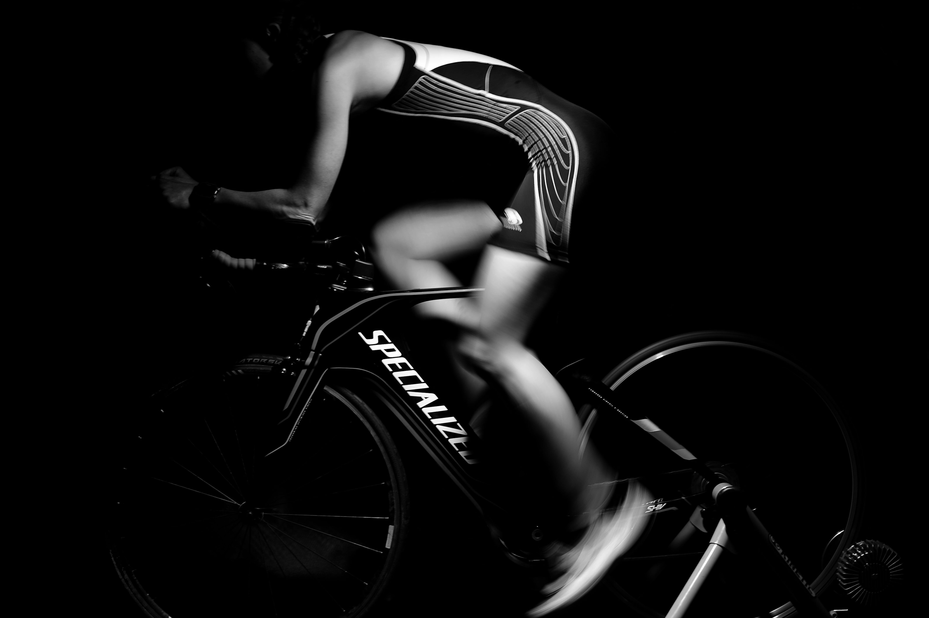 Ciclista em posição aerodinâmica. Foto de Pixabay, Pexels.