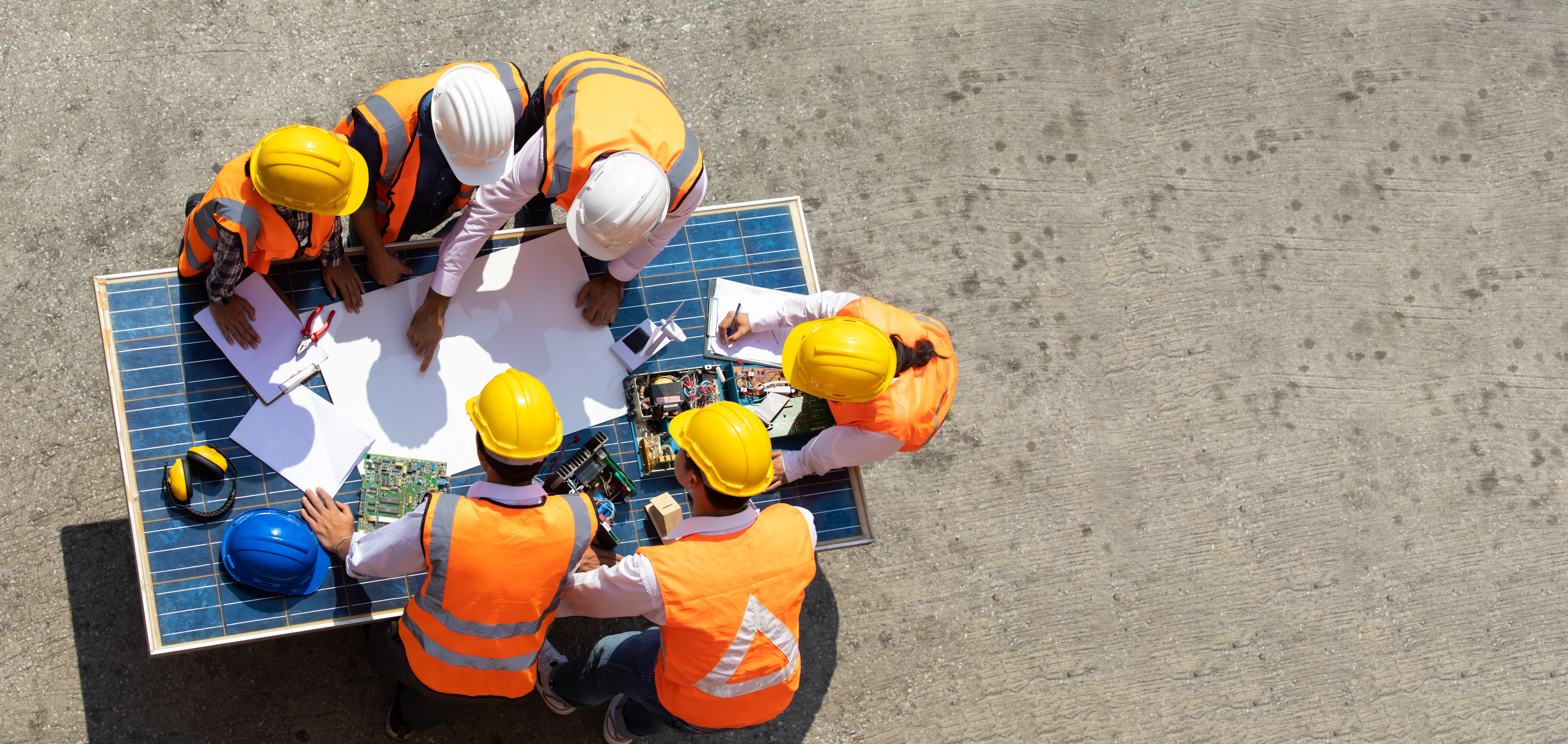 workers wearing safety helmets - safety helmet price