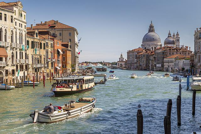 What to do not in Venice: jump into the canals. In the pic: View of the Grand Canal in Venice (fonte: Pixabay)