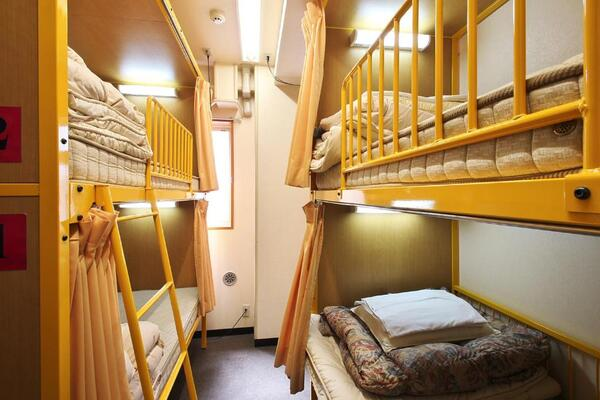 Sakura hostel, outra boa opção de acomodação em Tóquio tem beliches de madeira e colchões confortáveis