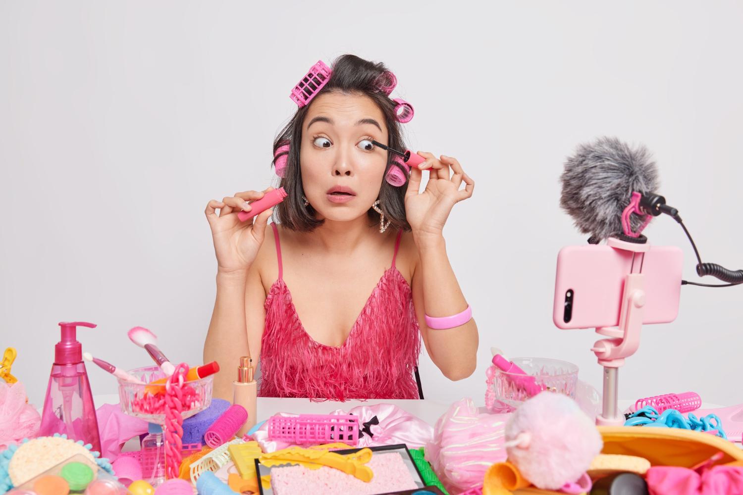 woman trying out different tiktok dropshipping products