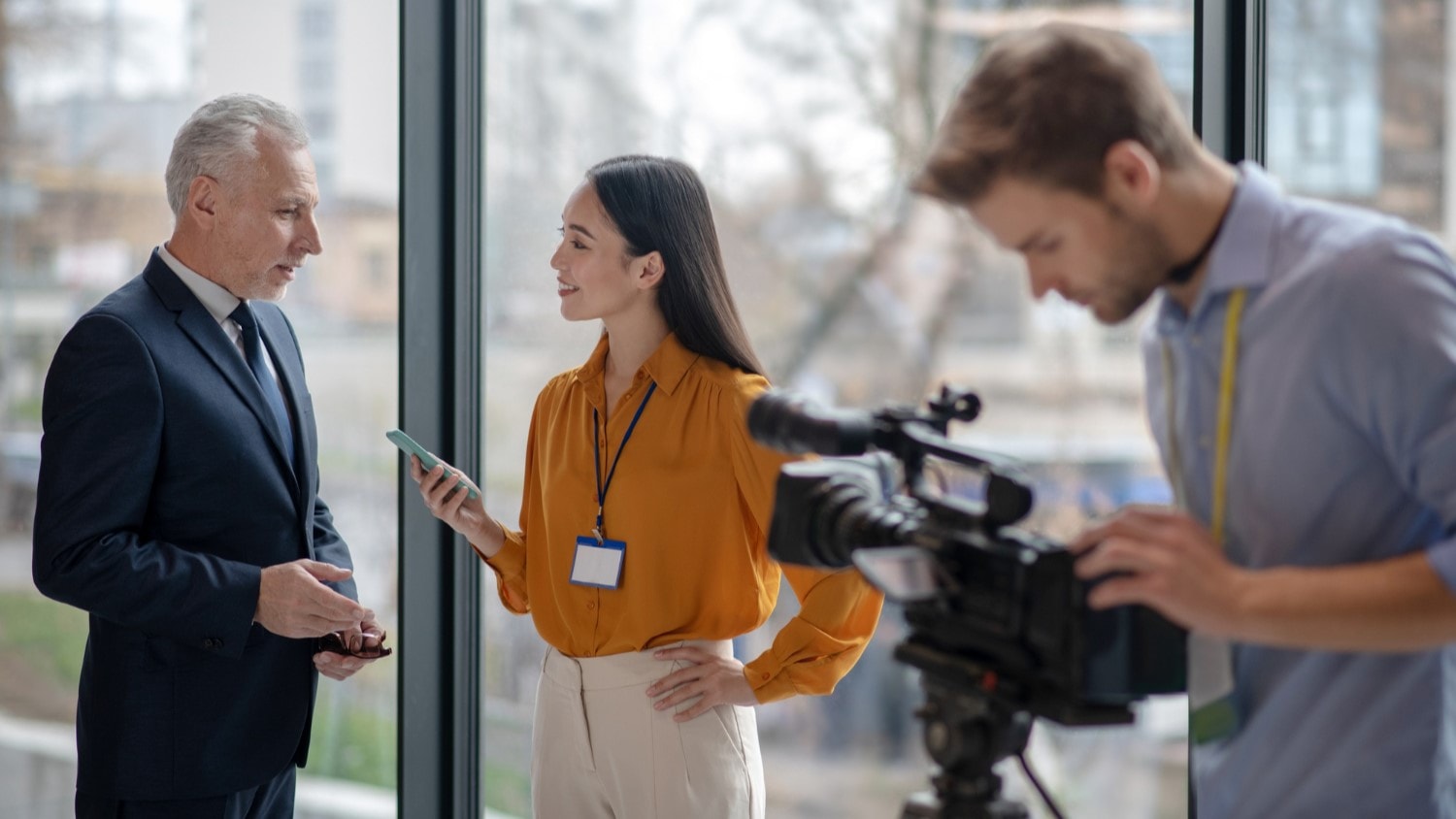 Dobry film korporacyjny przekazuje kluczowe informacje w jasny i przystępny sposób.