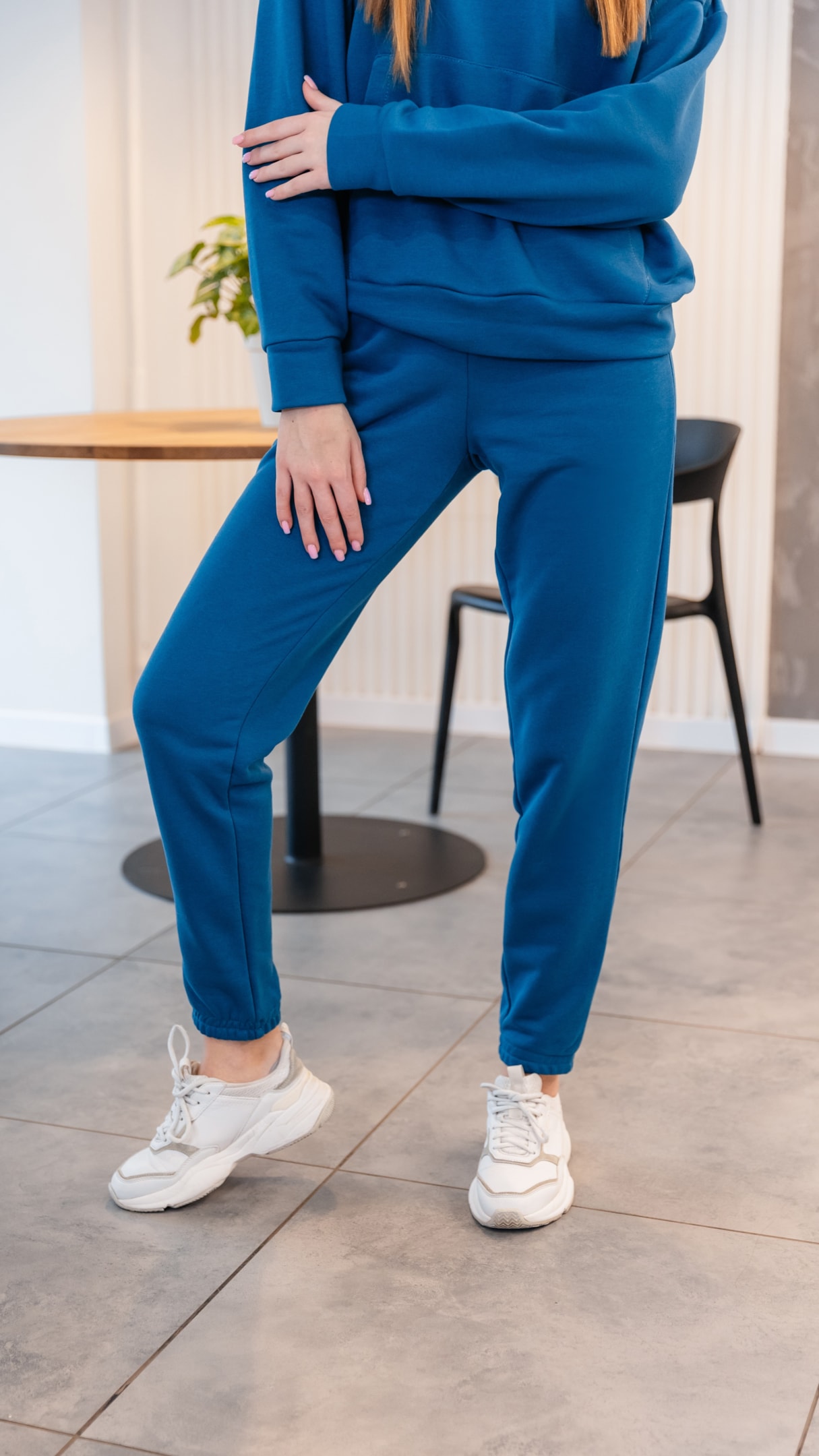 Typy spodni dresowych i ich krój ma znaczenie dla codziennej wygody użytkowania.