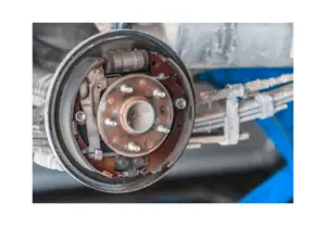 how do drum brakes self-adjust