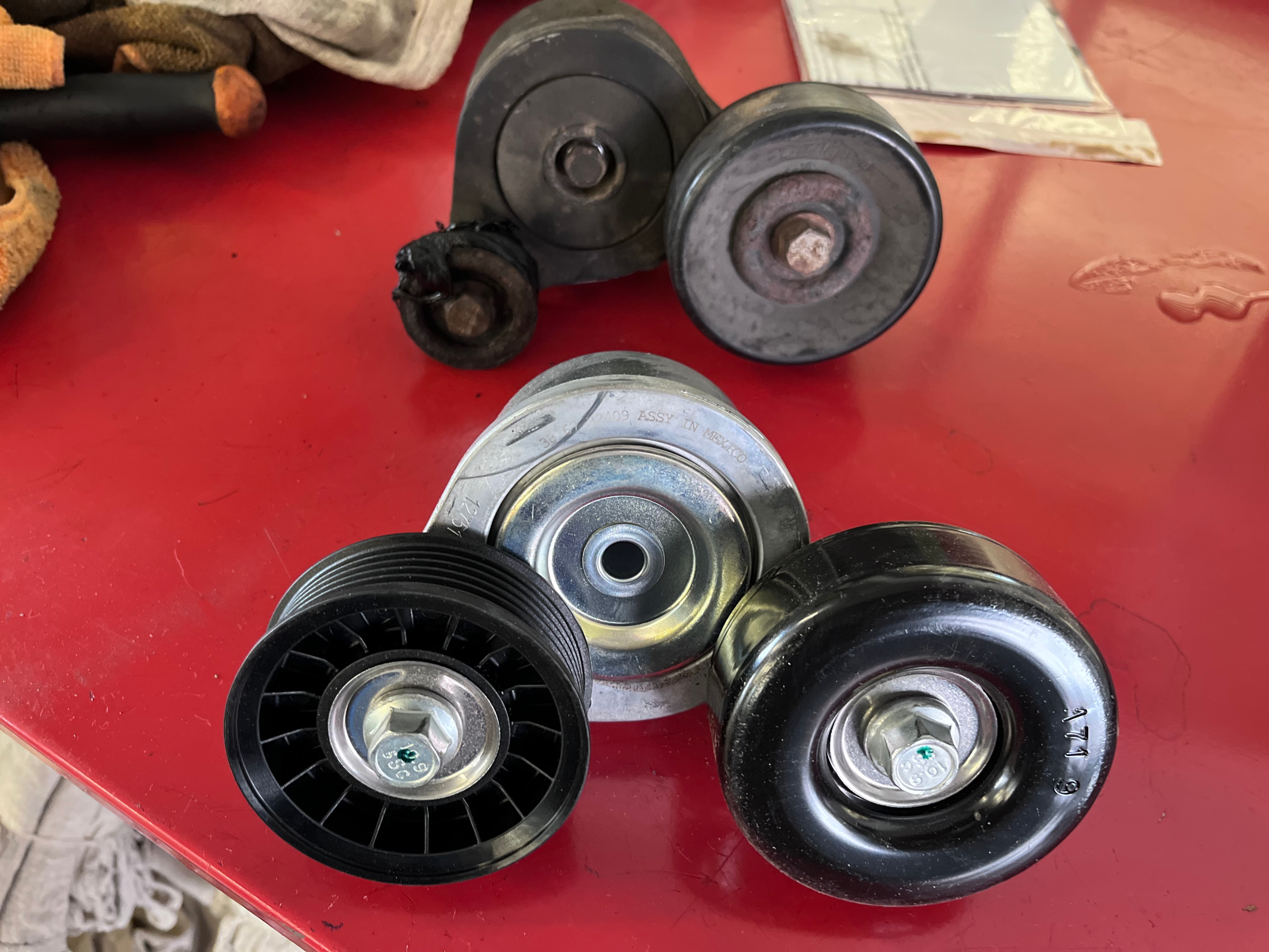 Used and new serpentine belt pulley