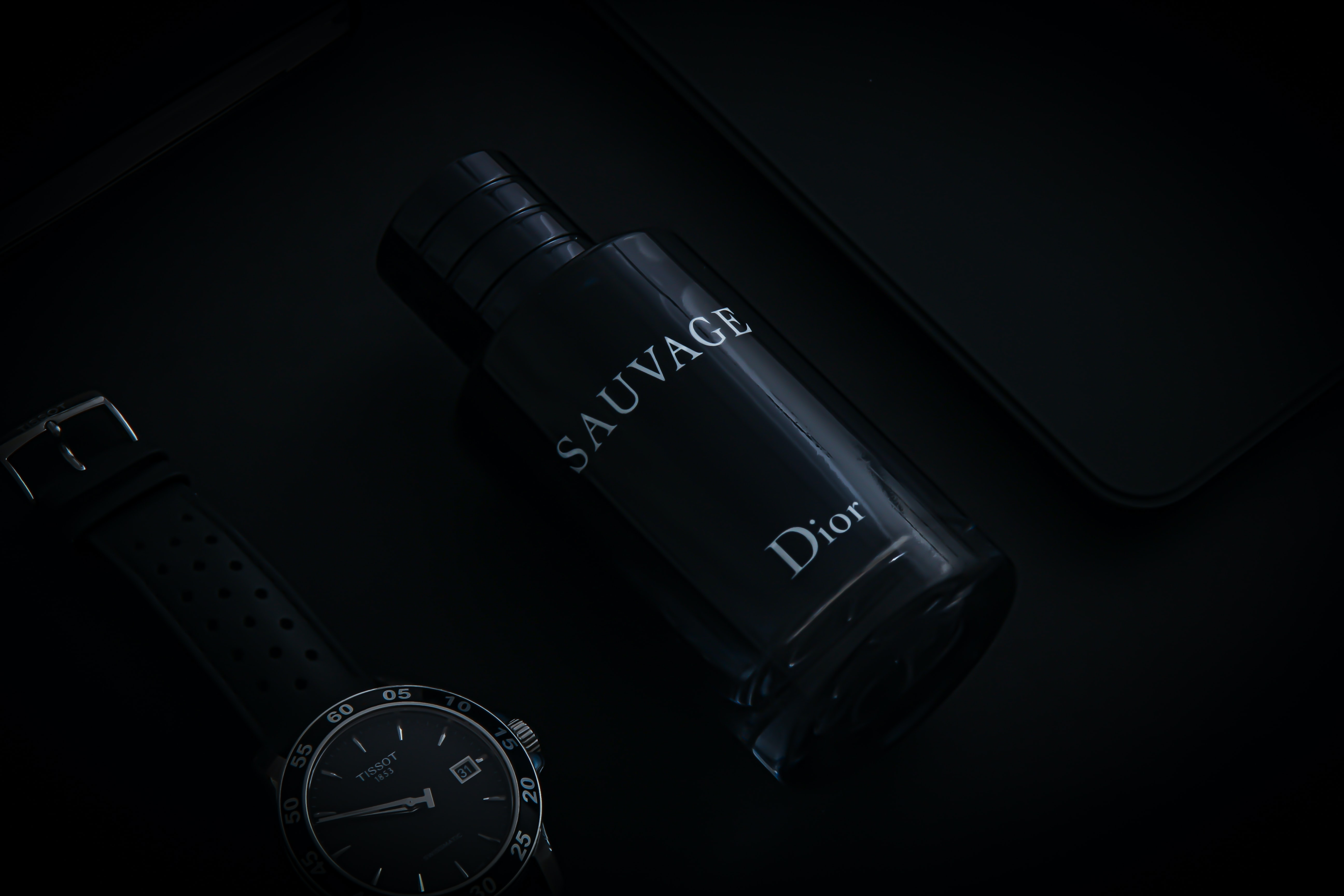 The new Dior Homme is made by Dior in-house perfumer to redefine masculine sensuality | Photo by Brandon Romanchuk from Unsplash 