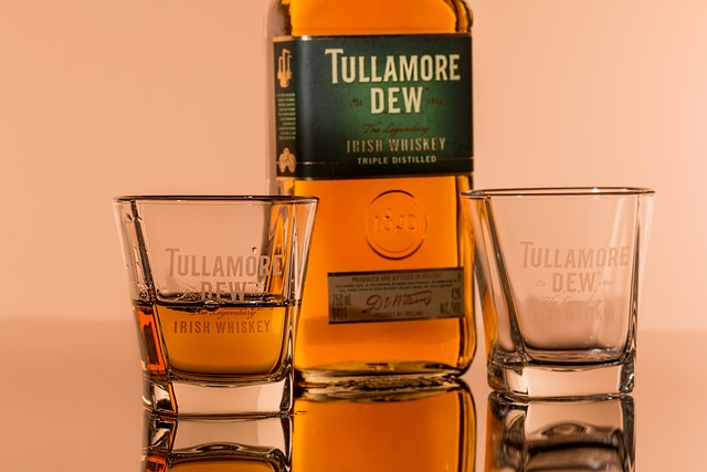 irish whiskey, alcohol, glasses