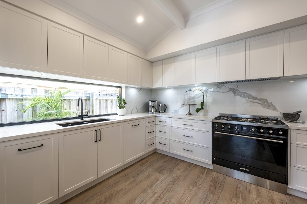 Find the Perfect Colour Scheme for Your Kitchen: A Guide to Timeless Design Choices af609427 fe9d 4643 9557 9b55c47d60bd 11