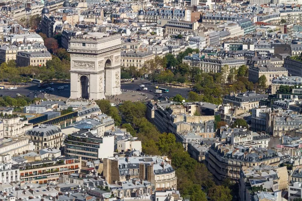 raphael hotel near arc de triomphe