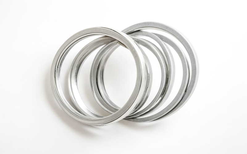 Metal seals