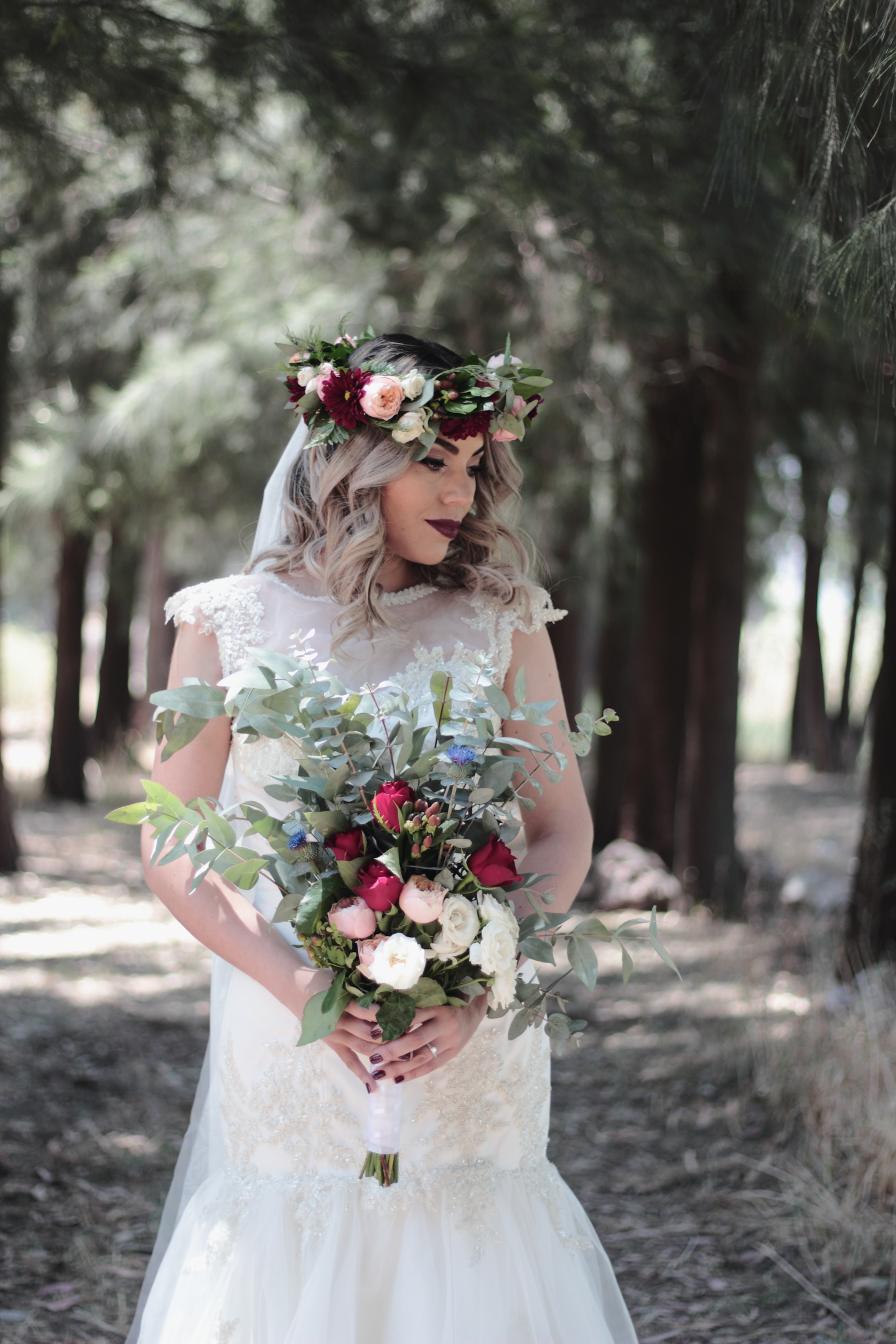 Bride wearing a flowers headpiece.