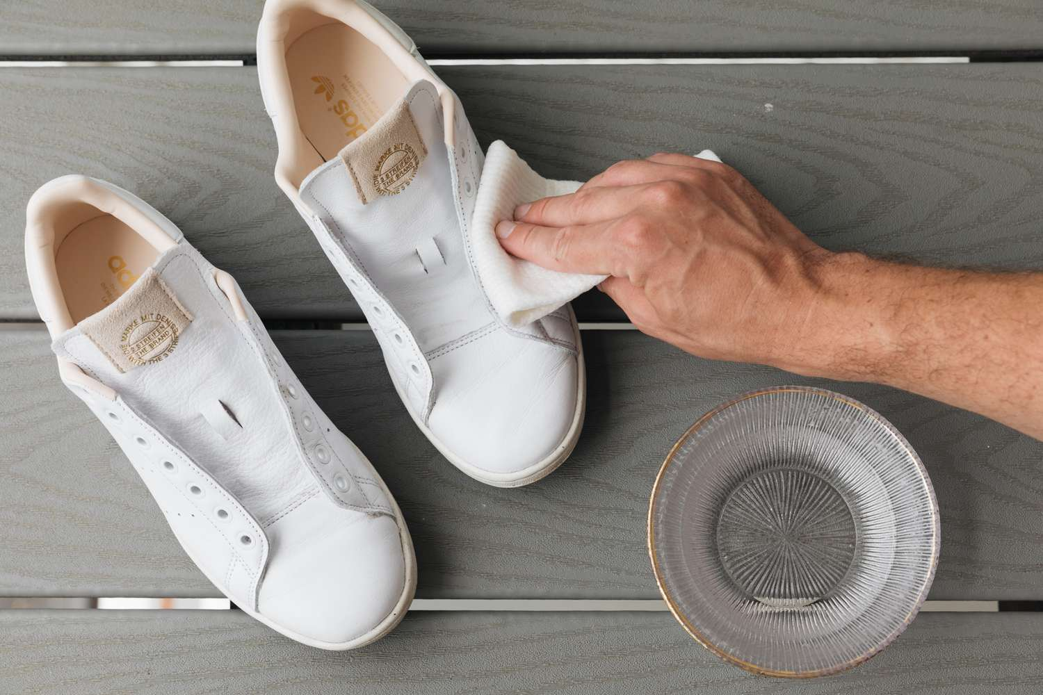 How to make white deals leather shoes white again