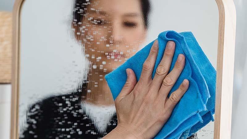 Blue glass cleaning microfiber towel