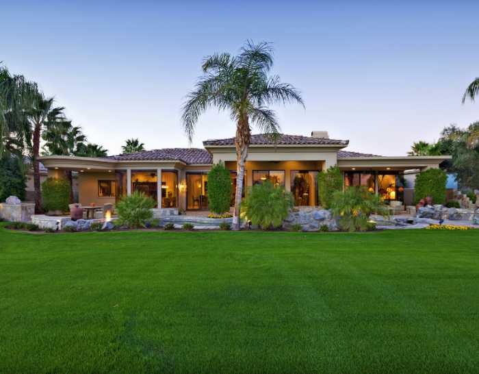 A grassy lawn with good lawn care in California.