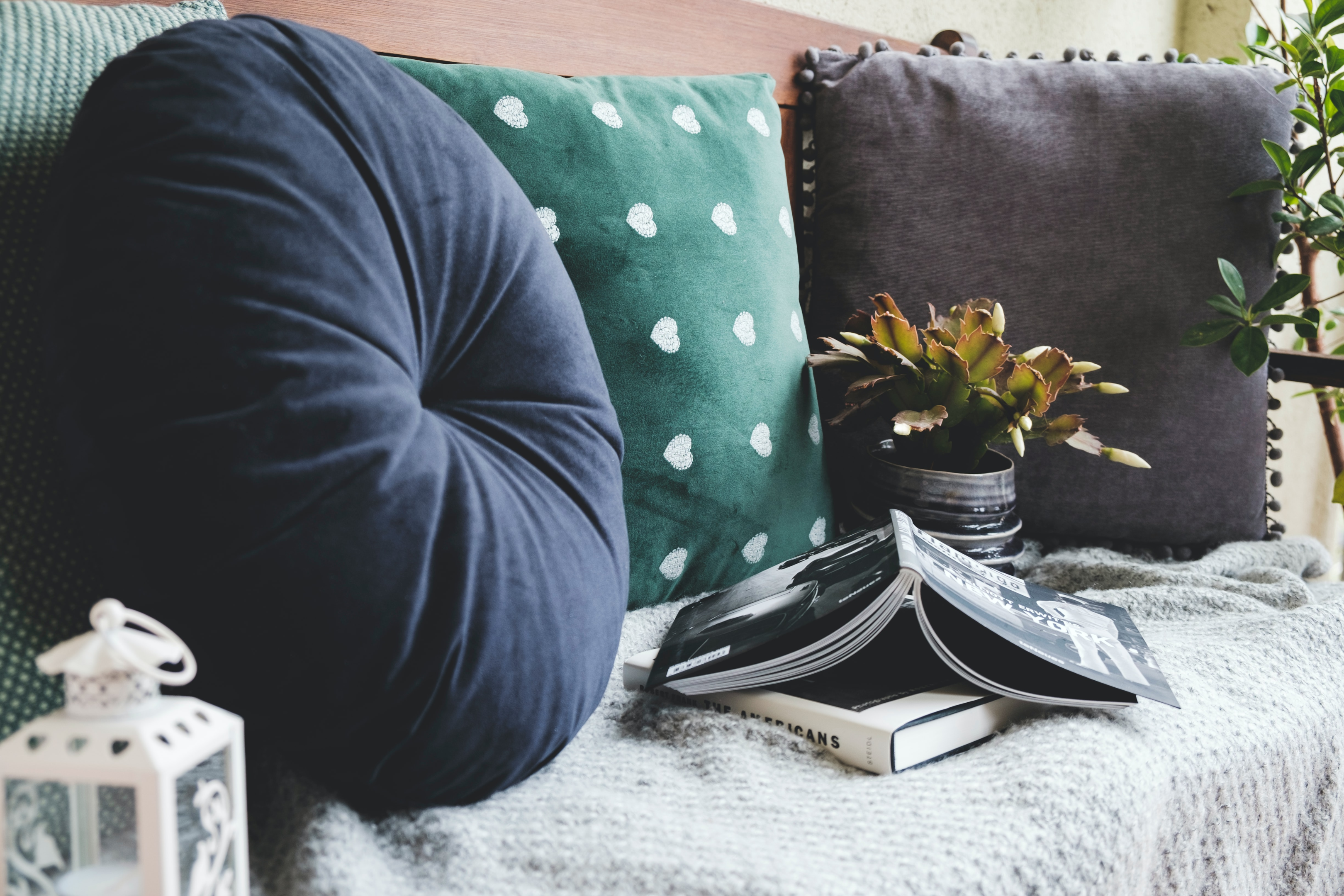 Pillows and upholstery make the balcony cozy in autumn