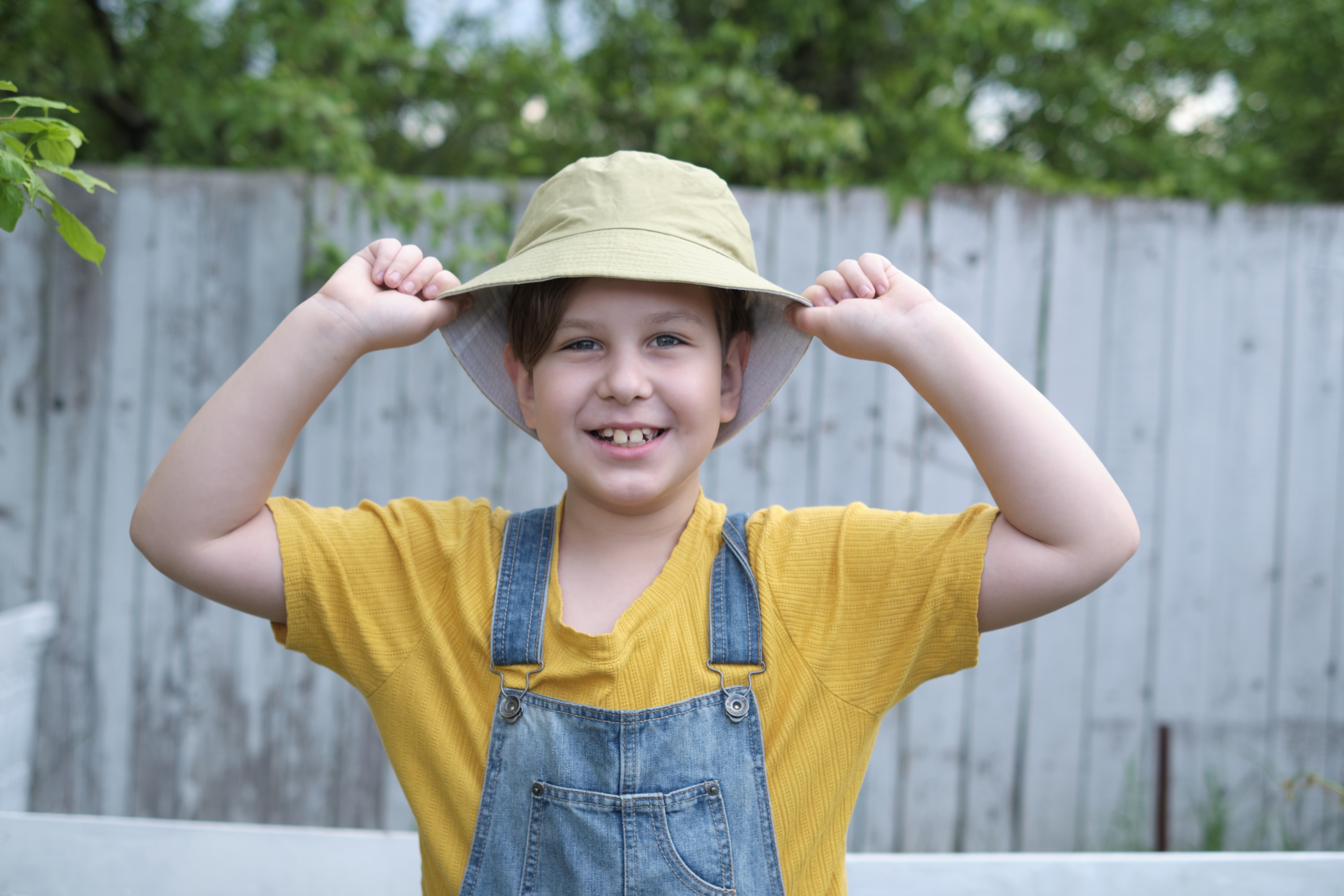 Child smiling with crooked teeth 