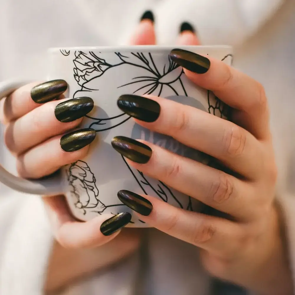 Best Nail Polish Color for Short Nails In 2023