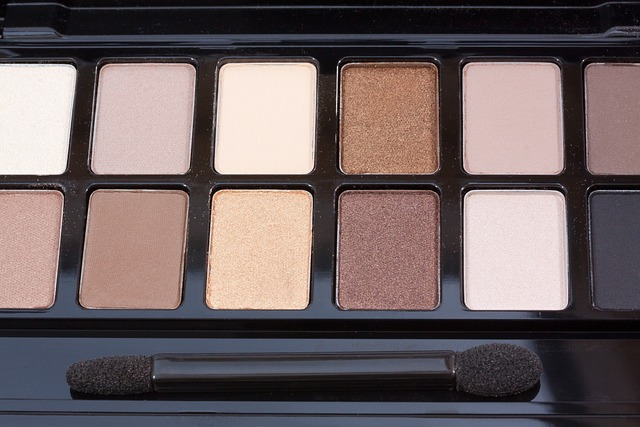 common-materials-and-shades-use-in-eyeshadow-palettes