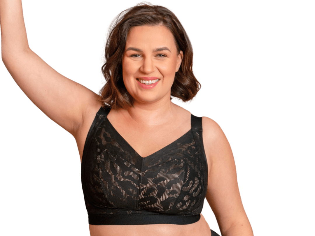 Model wearing Samanta Alex Supportive structured wireless style for full busts