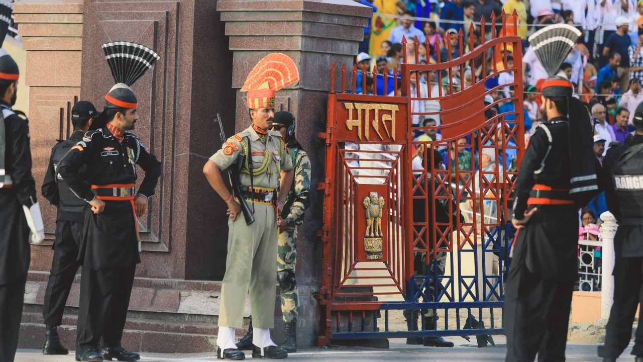 Lahore, wagah border, marines 