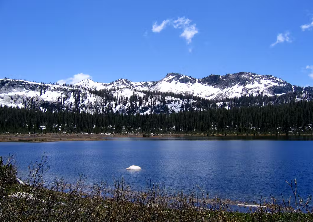 Dinkey lakes outlet trail