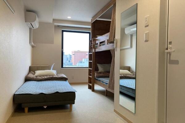 Tokyo Ueno Youth Hostel tem quartos bastante confortáveis, com banheiro privado e ar-condicionado.