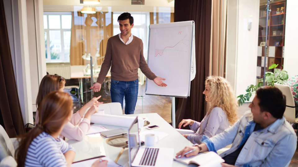 Rozwój kompetencji pracowników w firmie – programy rozwojowe, szkolenia pracowników i rozwój umiejętności zespołu