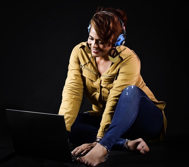 adult, music, microphone, sound, study, musician, instruments, band, concert, rock, under, singer, keyboard, musicals, locution, console, radio, station, laptop, laughing, alegre, headphone, recording, fader, hip hop, retro, digital, technology, computer, digital marketing, audio, team, mixer, dj, electronic, pc, hip hop, digital marketing, digital marketing, digital marketing, digital marketing, digital marketing