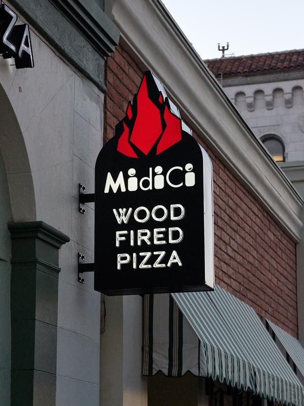 Building Signs – Midici Wood Fired Pizza illuminated lightbox blade sign in downtown Ventura, CA. Easy to see for passersby.
