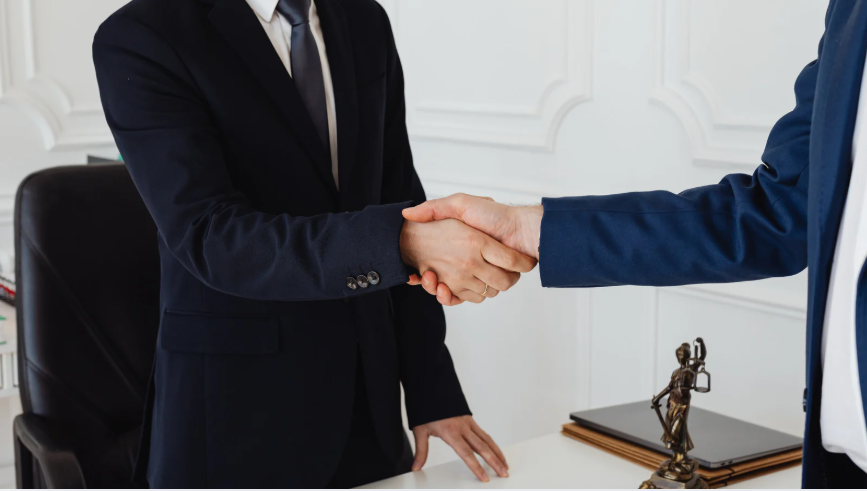 Techniki negocjacji w negocjacjach B2B – skuteczne metody prowadzenia rozmów biznesowych  Negocjacje B2B – techniki negocjacyjne i taktyki stosowane w sprzedaży  Prowadzenie negocjacji handlowych B2B – strategie, ustępstwa i zamykanie rozmów  Skuteczne negocjowanie w biznesie – techniki negocjacyjne i komunikacja interpersonalna  Proces negocjacji B2B – przygotowanie, prowadzenie i finalizacja negocjacji  Taktyki negocjacyjne w sprzedaży B2B – jak unikać patowej sytuacji  Zamykanie negocjacji B2B – ostatnie życzenie, prawo niedostępności i wycofanie oferty