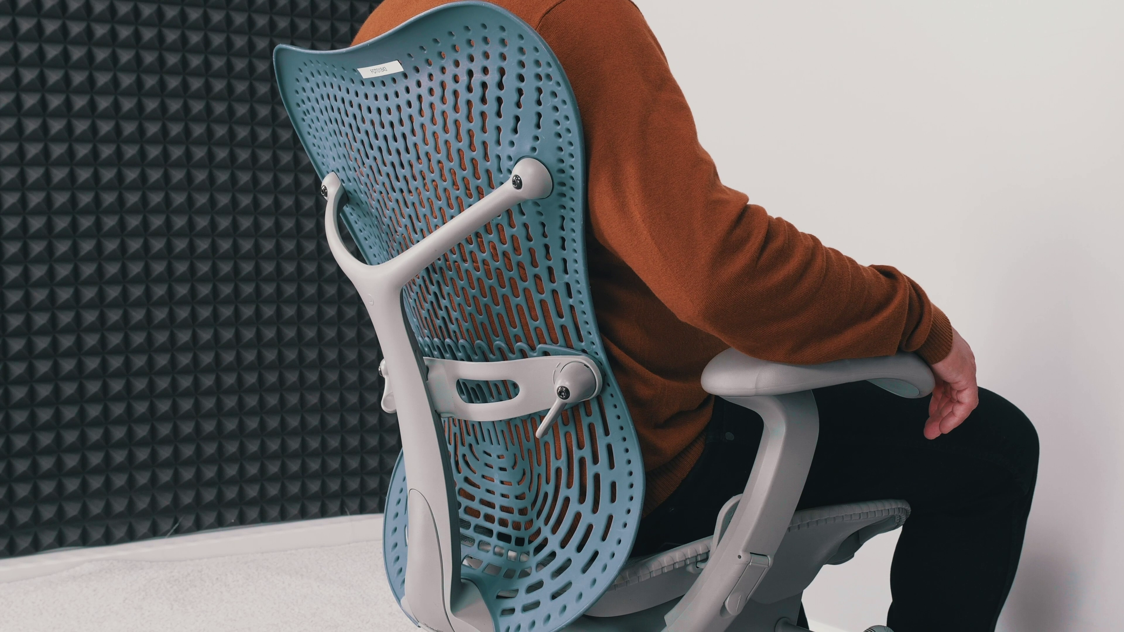 Ergonomiczny fotel biurowy – dlaczego prawdziwa ergonomia to ruch, a nie tylko regulacje? 10 Dobrze dobrane krzesło biurowe. Źródło: Brastech