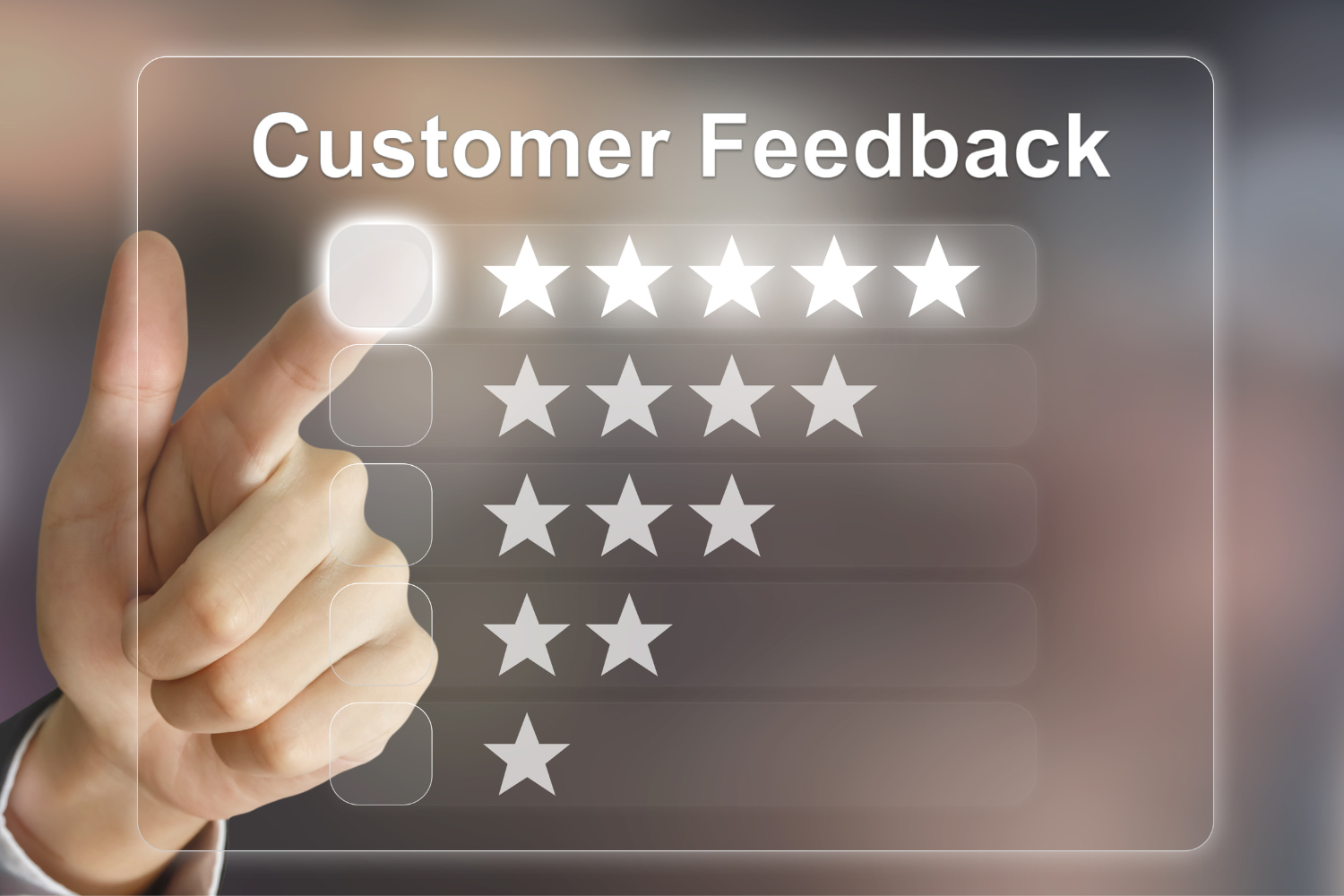 Illustration of customer reviews and stars.