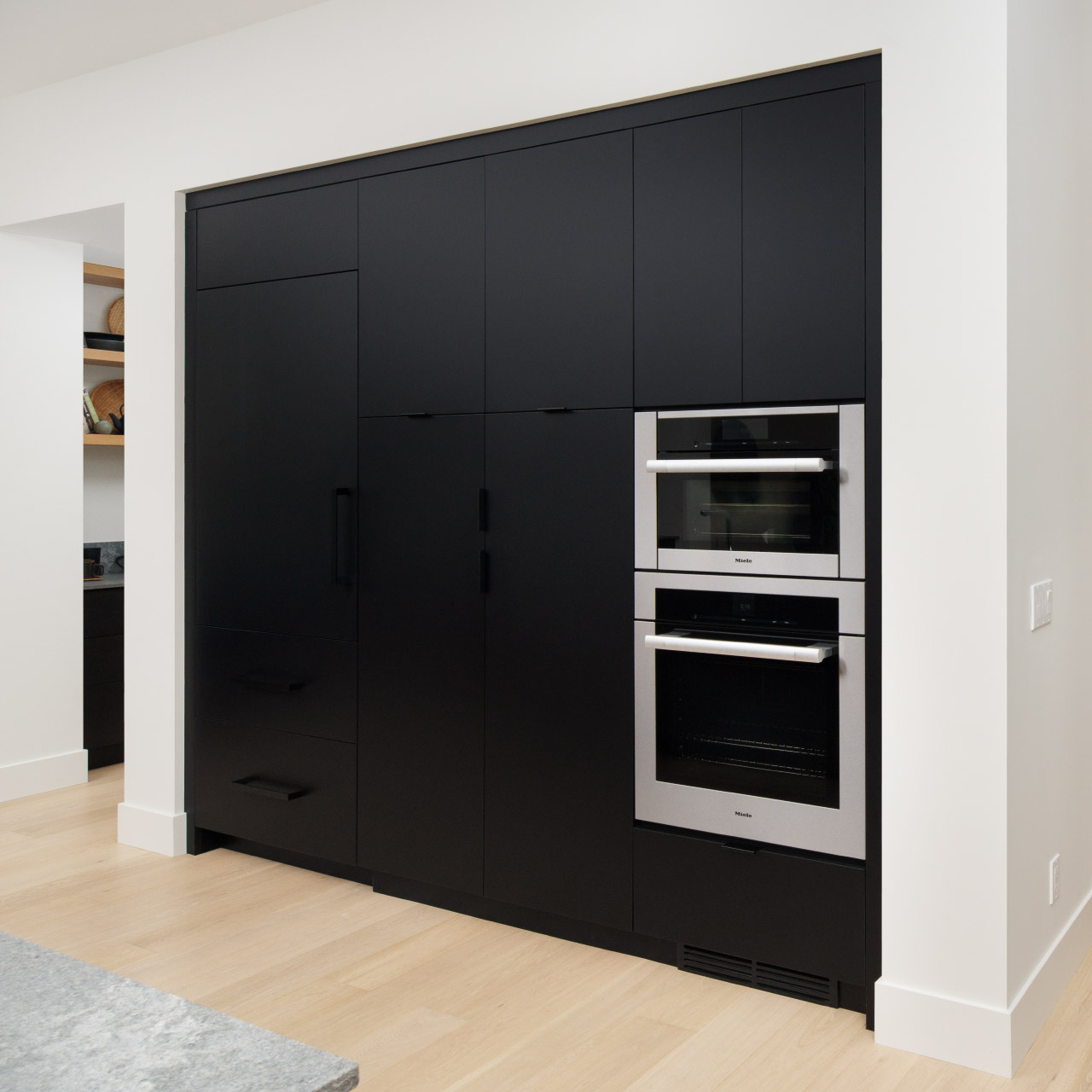 flat panel black kitchen cabinet niche
