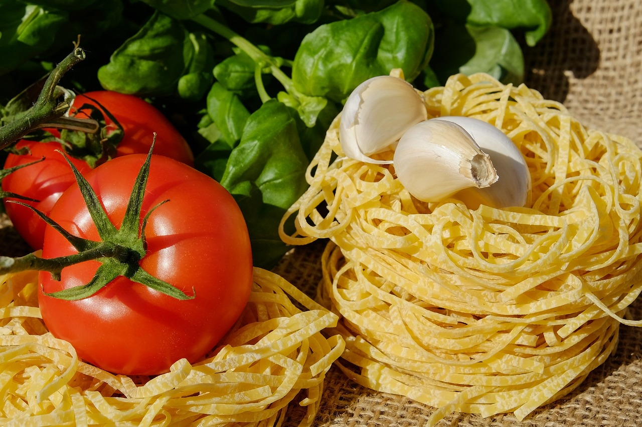 Source: https://pixabay.com/photos/noodles-tagliatelle-pasta-tomatoes-2150181/