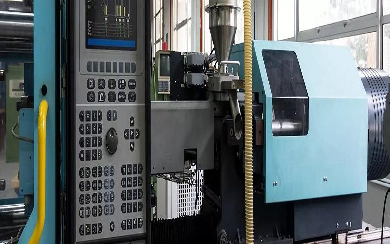 HDPE injection molding machine in a manufacturing facility producing plastic parts