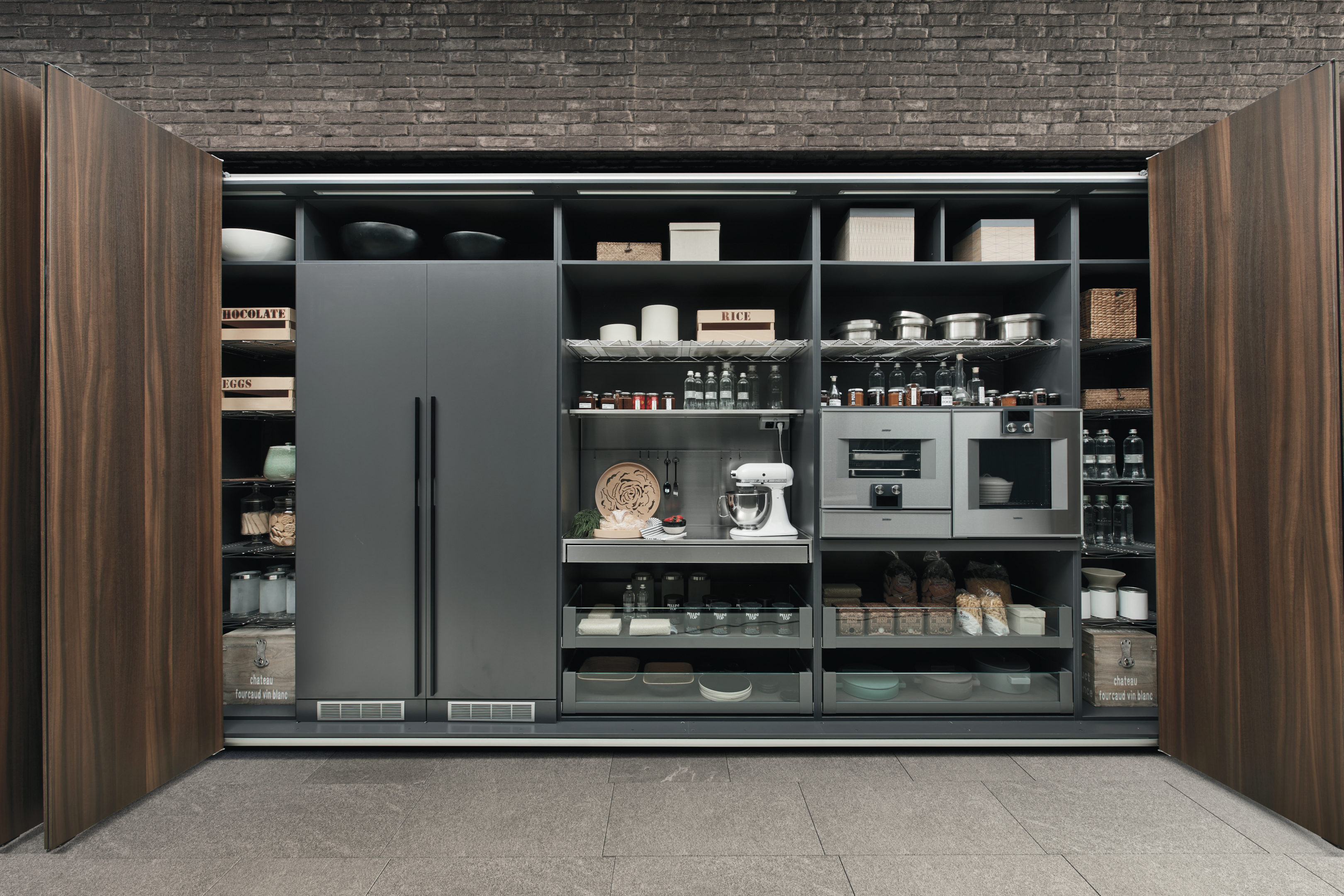 Smart storage solutions for modern kitchen cabinets - Pedini Miami