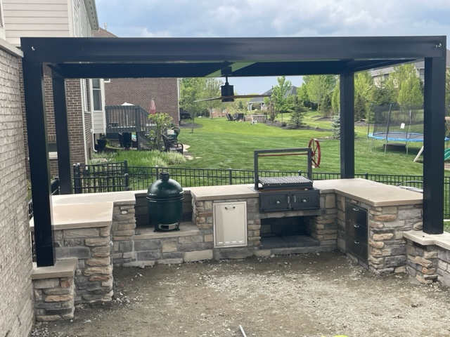 Aluminum pergola built over outdoor kitchen